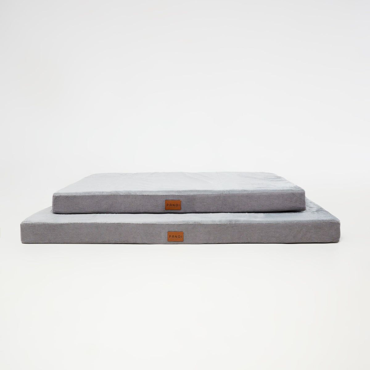 Vista de la Cama Viscoelástica para Mascotas PANDI, con espuma viscoelástica para un apoyo ergonómico en el sueño.