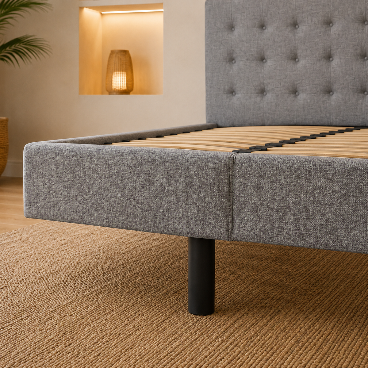 Base de cama con cabecera gris de PANDI en ambiente de dormitorio, diseño elegante y moderno
