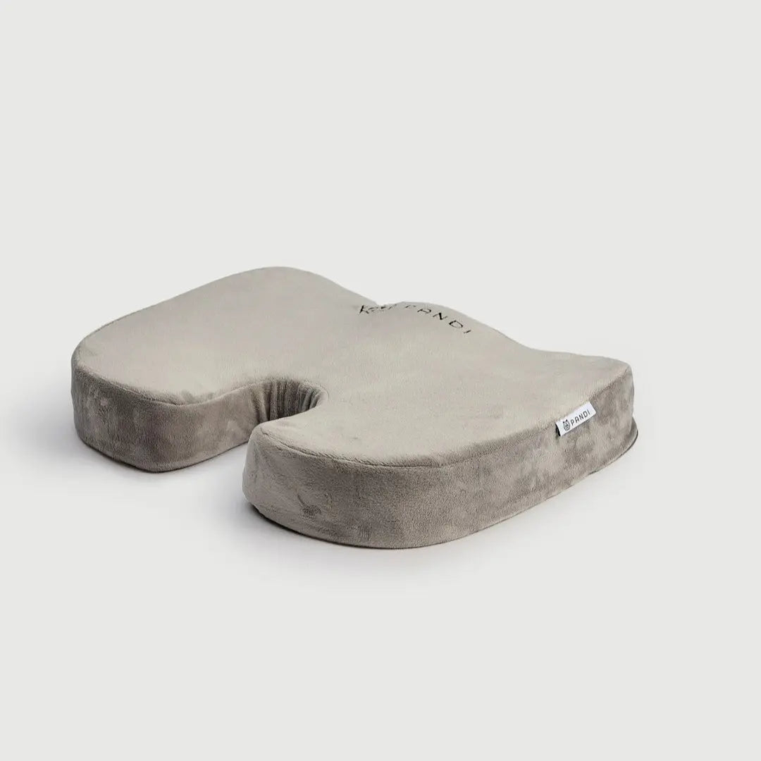 Cojín de Asiento Ortopédico de PANDI con diseño ergonómico, ideal para proporcionar soporte óptimo y ayudar a mantener una postura saludable.