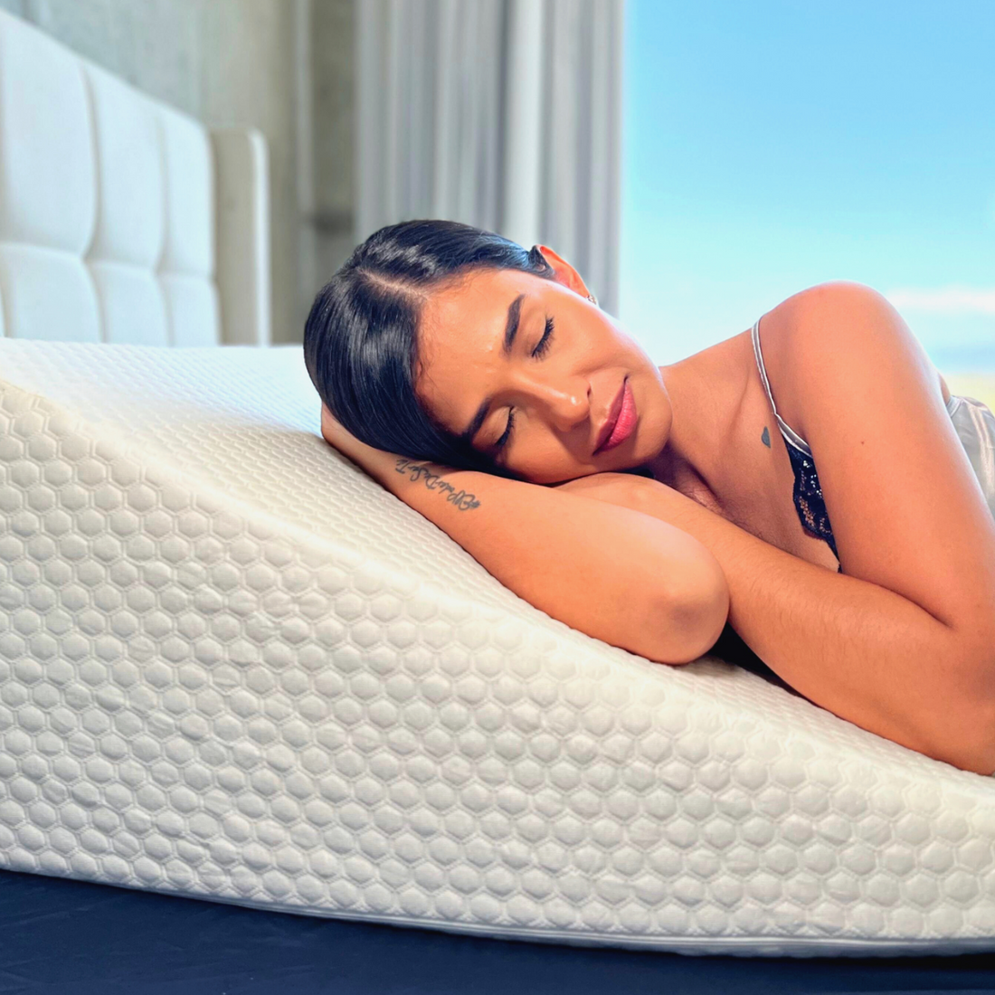 Almohada alta viscoelástica Pandi Luxury Bedding para un sueño reparador