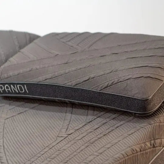 Almohada Premium de Pandi Luxury Bedding para un sueño reparador y cómodo, con diseño ergonómico y funda hipoalergénica.