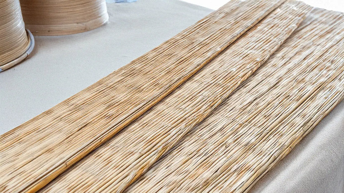 Fibra de bambú ecológica extraída, ideal para la elaboración de productos textiles como ropa, sábanas y almohadas, en el contexto del artículo 'Descubre Cómo Se Extrae La Fibra De Bambú Ecológica'.