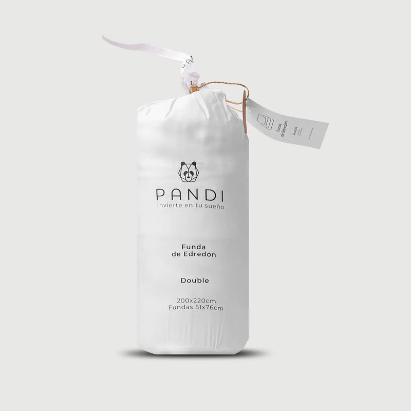 Funda de Edredón de PANDI, presentada en un paquete elegante, ideal para mejorar la decoración y descanso.