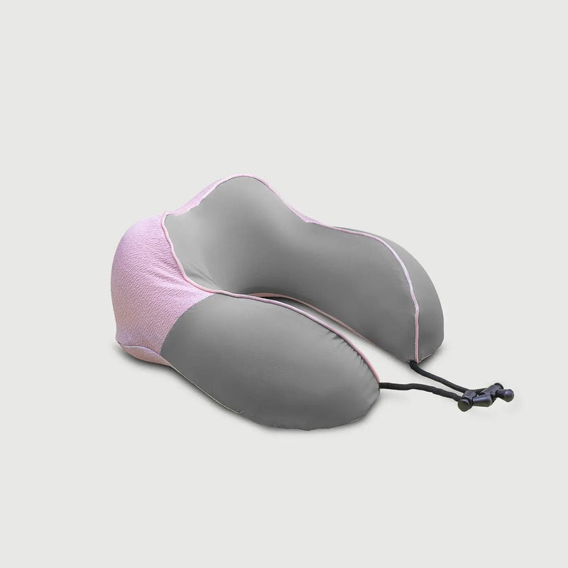 Almohada de viaje Rosada de PANDI, diseñada ergonómicamente para ofrecer soporte al cuello y la cabeza en desplazamientos, ideal para viajar cómodamente.