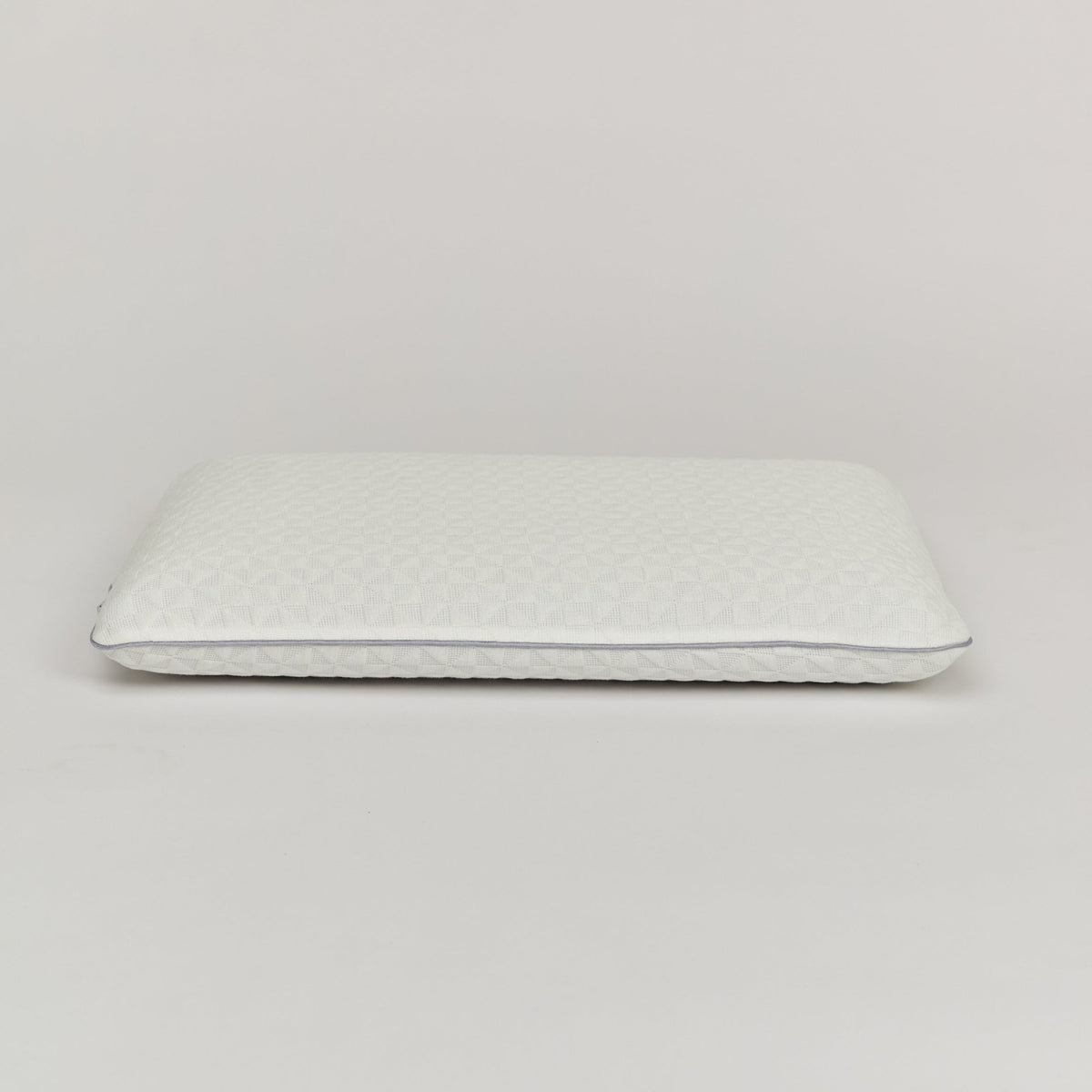 Detalles de la almohada ortopédica para niños de PANDI, mostrando su textura suave y materiales de alta calidad.