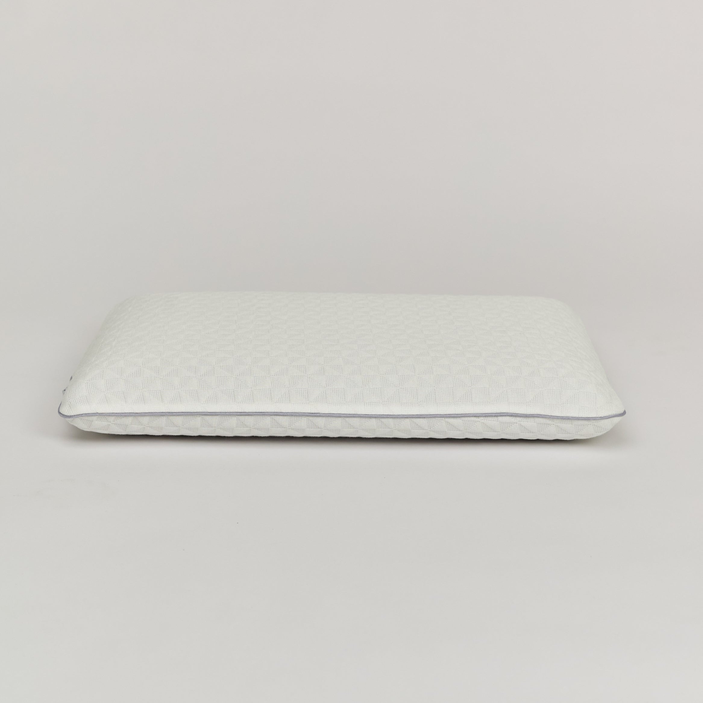 Detalles de la almohada ortopédica para niños de PANDI, mostrando su textura suave y materiales de alta calidad.