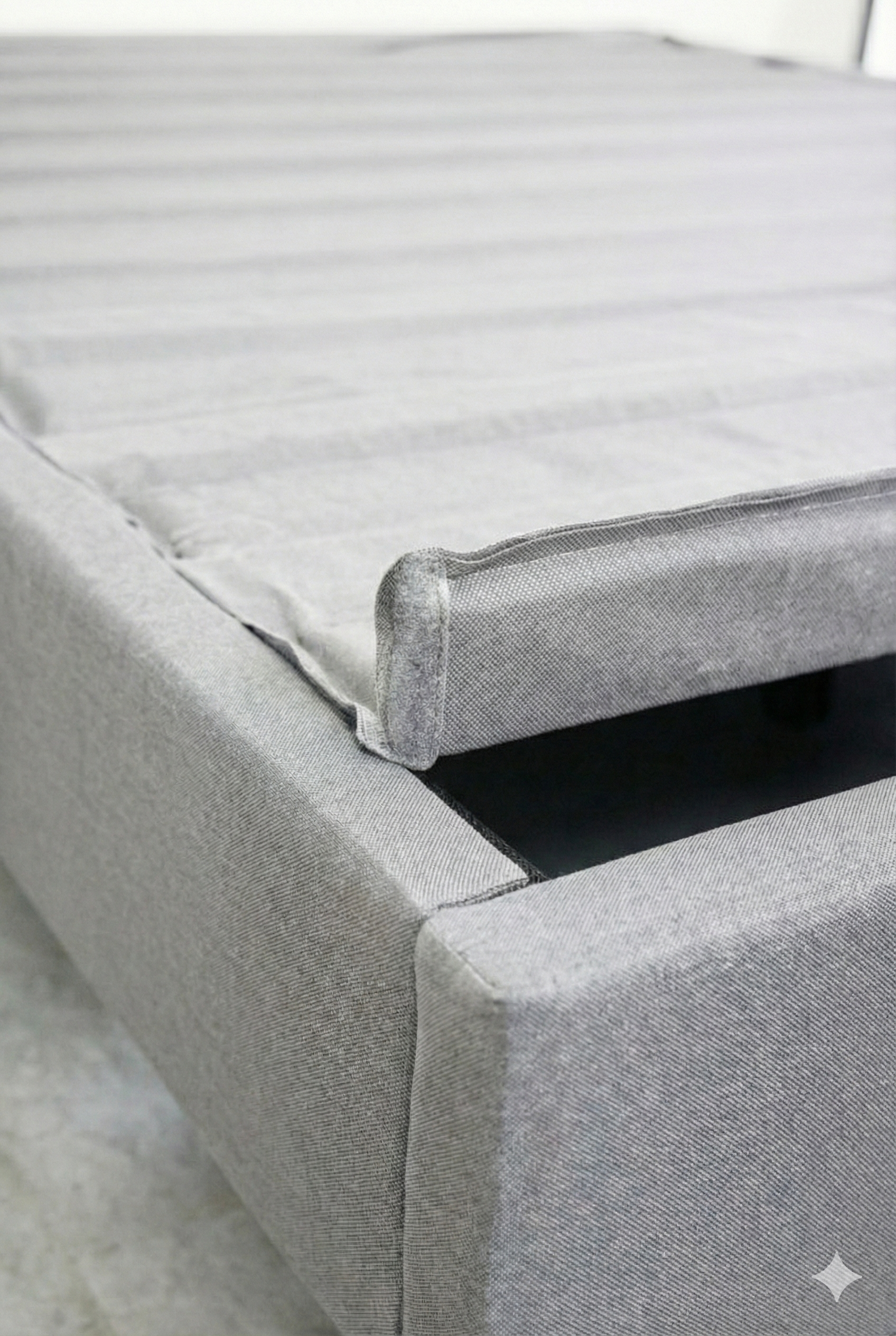 Detalles de la Base de Cama PANDI, que combina funcionalidad y estilo, adaptándose a cualquier decoración de hogar.