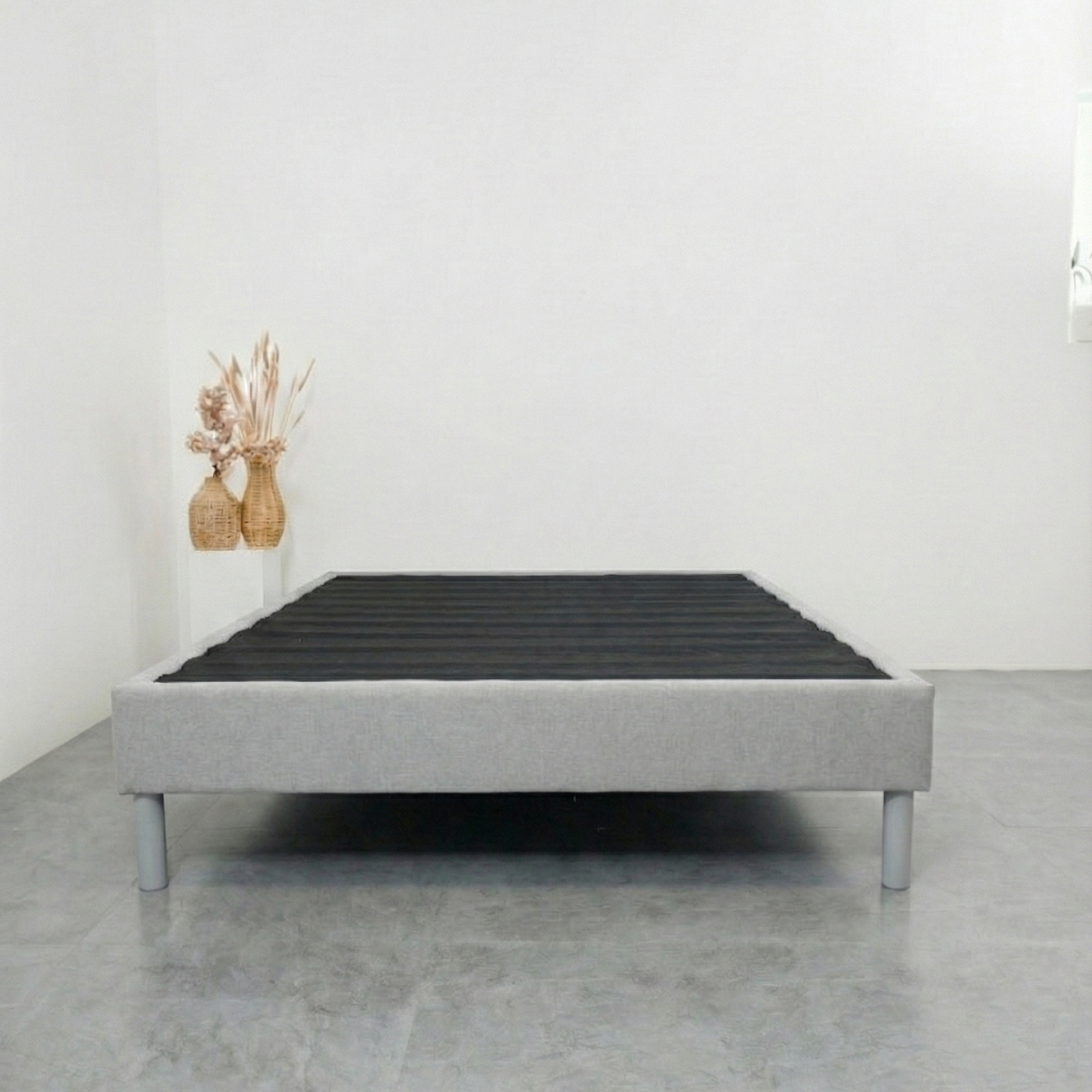 Base de Cama Moderna PANDI en color gris, diseño elegante y minimalista ideal para cualquier dormitorio contemporáneo