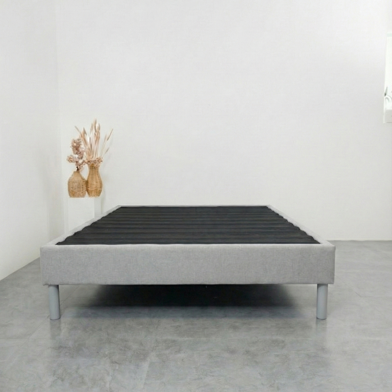 Base de Cama Moderna PANDI en color gris, diseño elegante y minimalista ideal para cualquier dormitorio contemporáneo
