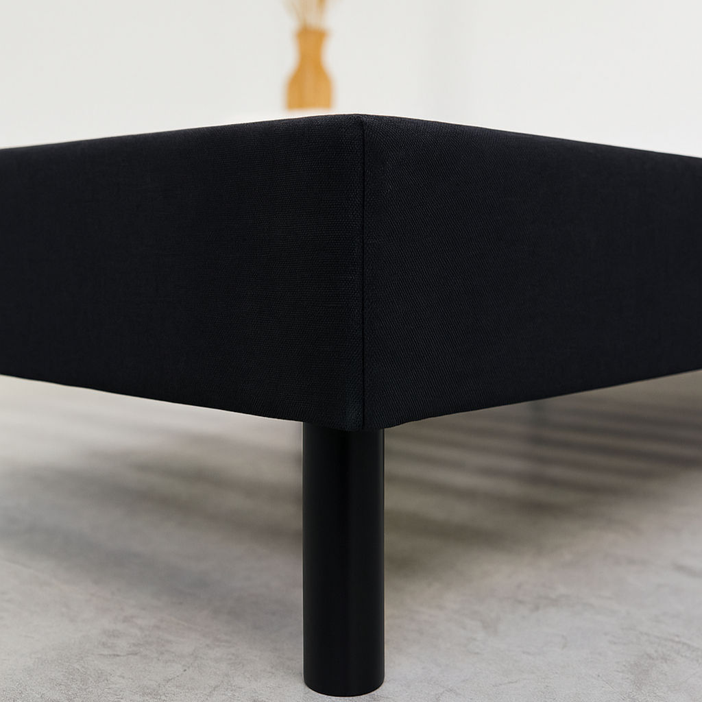 Base de cama PANDI montada fácilmente, con lamas curvas de álamo para un soporte firme y cómodo.
