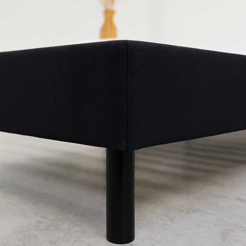 Base de cama PANDI montada fácilmente, con lamas curvas de álamo para un soporte firme y cómodo.