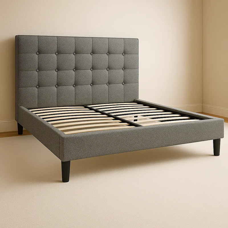 Vista lateral de la Base de Cama con Cabecera, mostrando su diseño contemporáneo y lamas de álamo para un soporte óptimo.