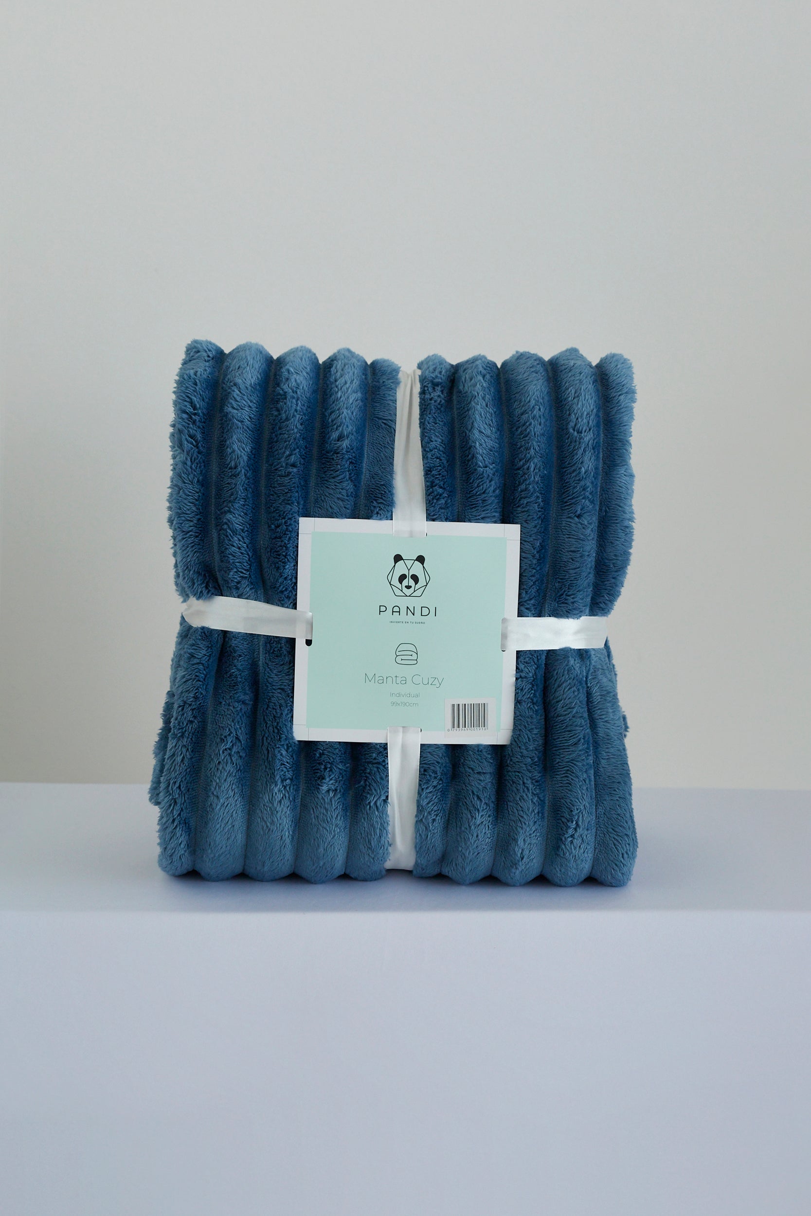 Manta Cuzy - Azul, aporta confort y estilo a tu espacio, disponible en varias medidas.