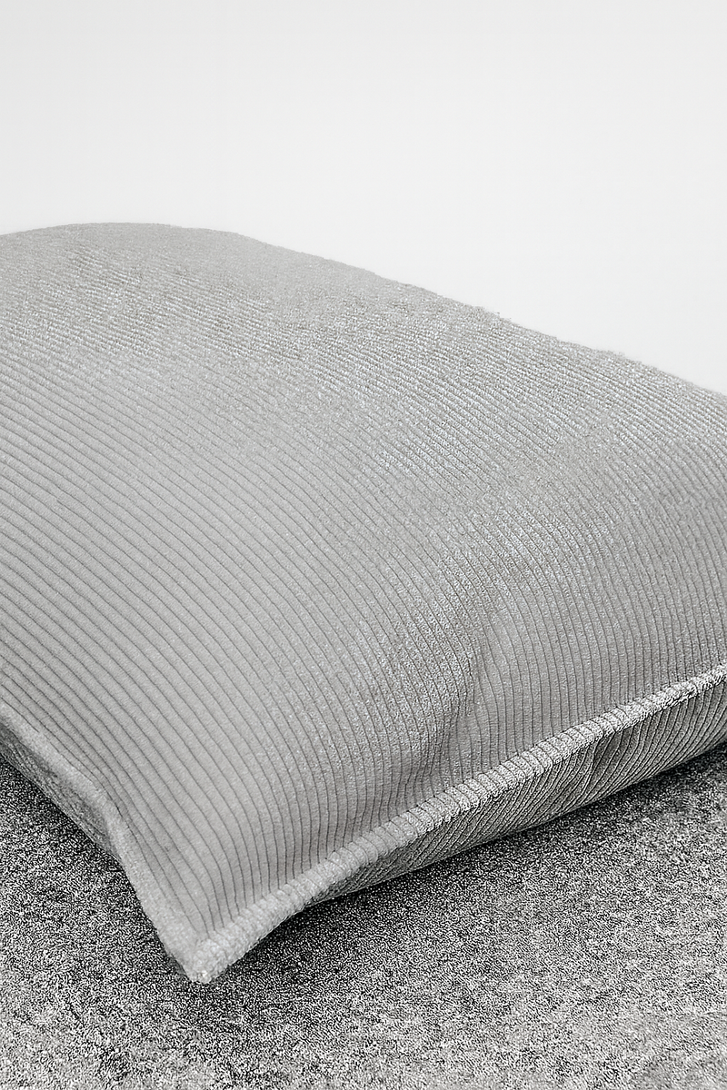 Detalles del material corduroy del NUBEPUFF 4 en 1 de PANDI, destacando la calidad y suavidad de su diseño moderno.