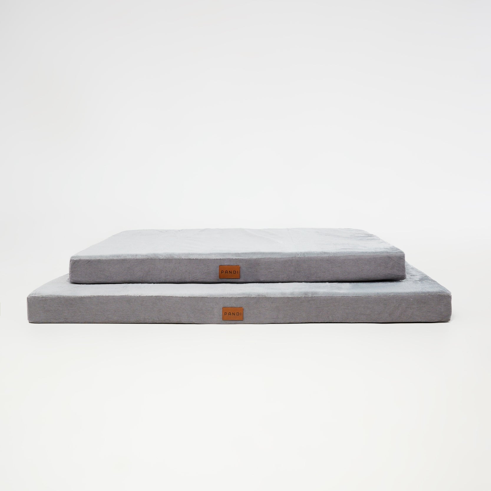 Vista de la Cama Viscoelástica para Mascotas PANDI, con espuma viscoelástica para un apoyo ergonómico en el sueño.