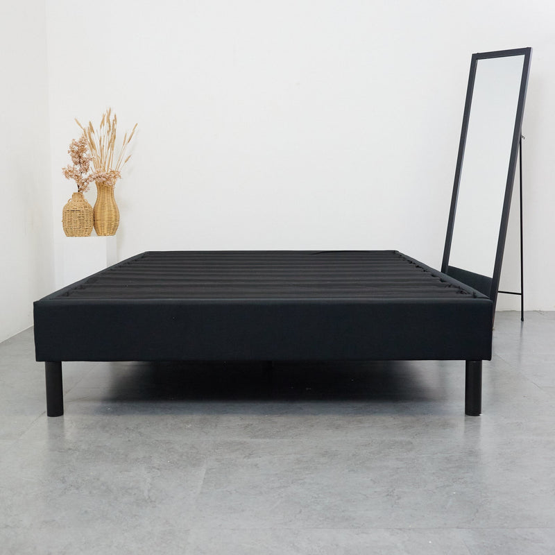 Base de Cama Moderna - Negro de PANDI, un diseño elegante y funcional ideal para cualquier dormitorio.