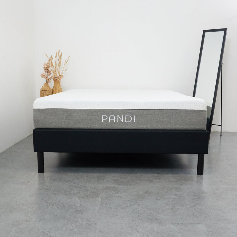 Estructura resistente de la Base de Cama - Negro de PANDI, perfecta para asegurar la estabilidad y durabilidad en tu descanso.