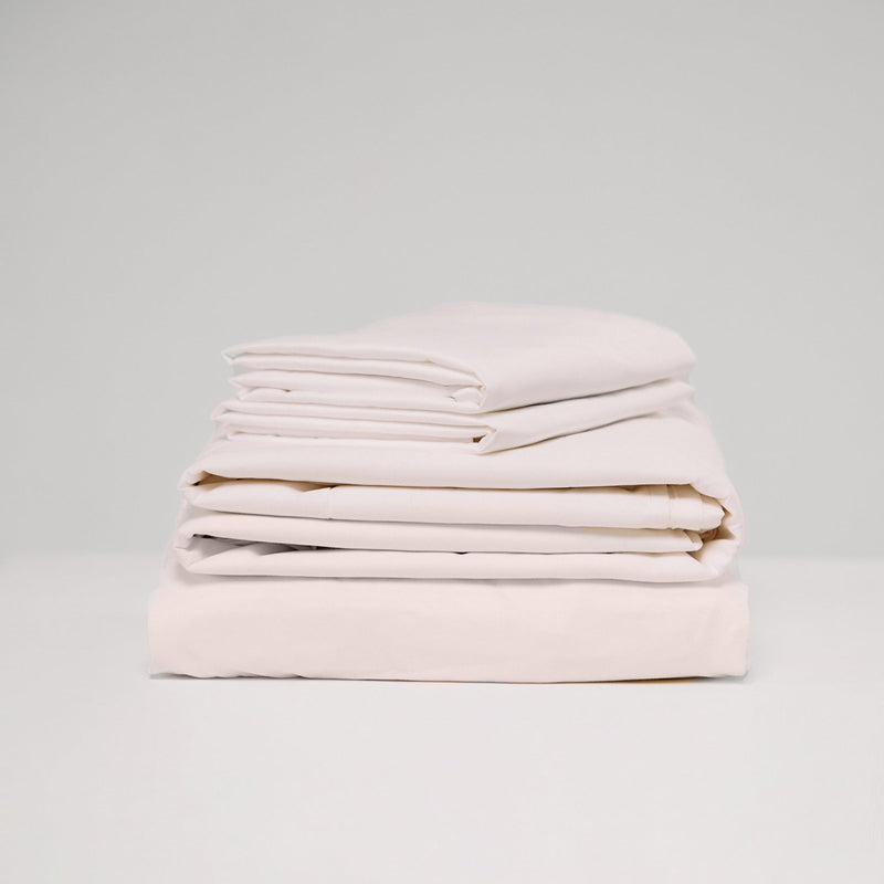 Imagen del Set de Sábanas 60% Bambú - Blanco de PANDI, ideal para un descanso fresco y acogedor en cualquier temporada.