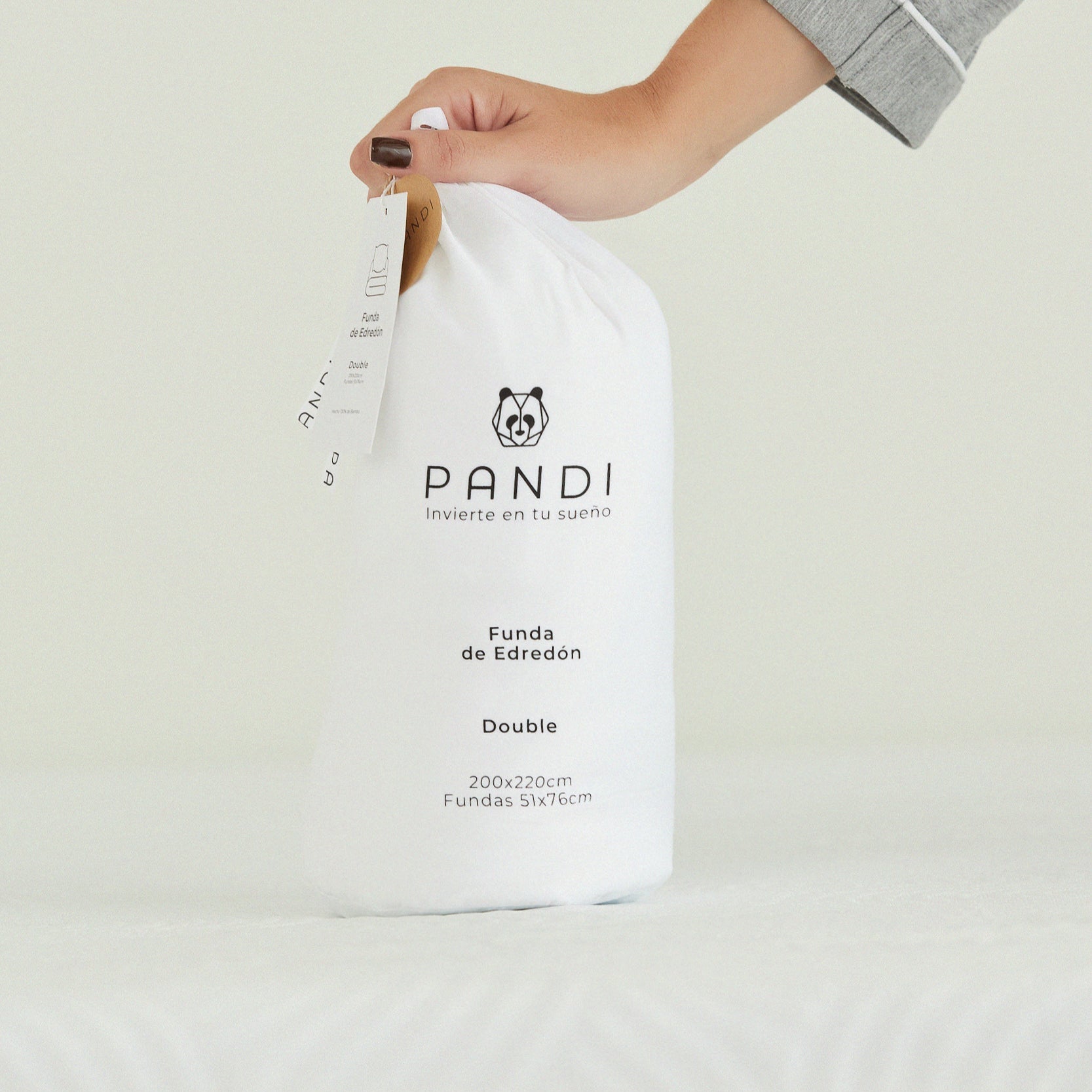 Funda de Edredón de PANDI en primer plano, destacando sus dimensiones y el etiquetado claro para los usuarios.