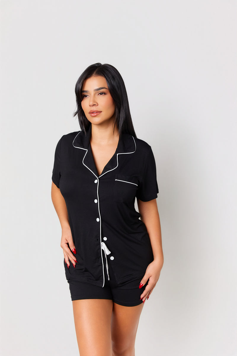 Pijama Corto Negro PANDI, una opción eco-amigable y hipoalergénica para tus noches.