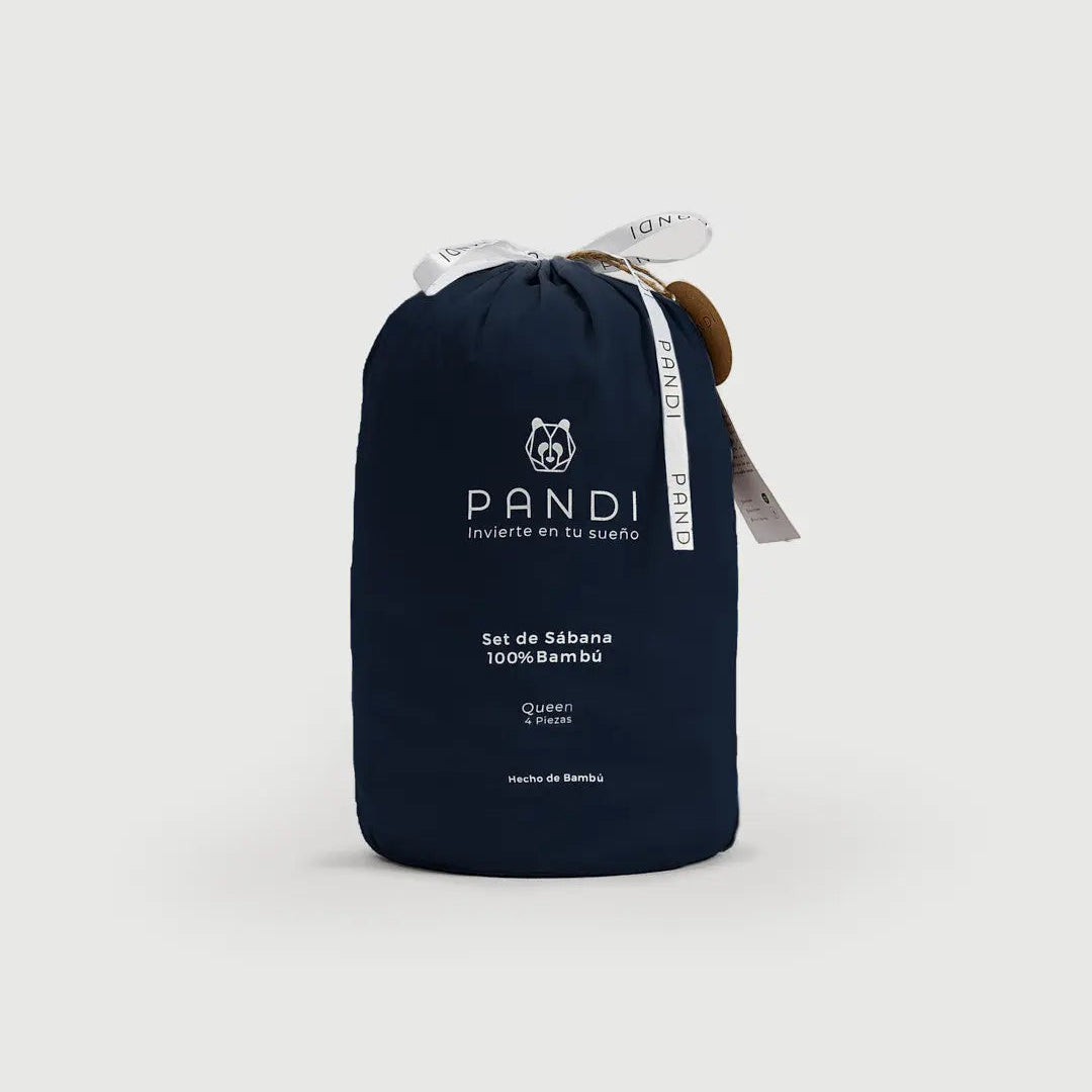 Embalaje del Set de Sábanas 100% Bambú en azul marino, con etiquetas de la marca PANDI, destacando el tamaño Queen y la opción de un descanso lujoso.