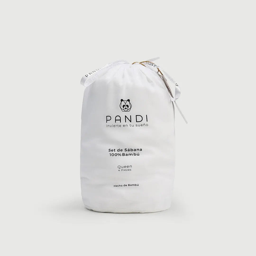 Embalaje del set de sábanas 100% bambú PANDI en color blanco, mostrando el título y detalles del producto. Ideal para regalar o almacenar.