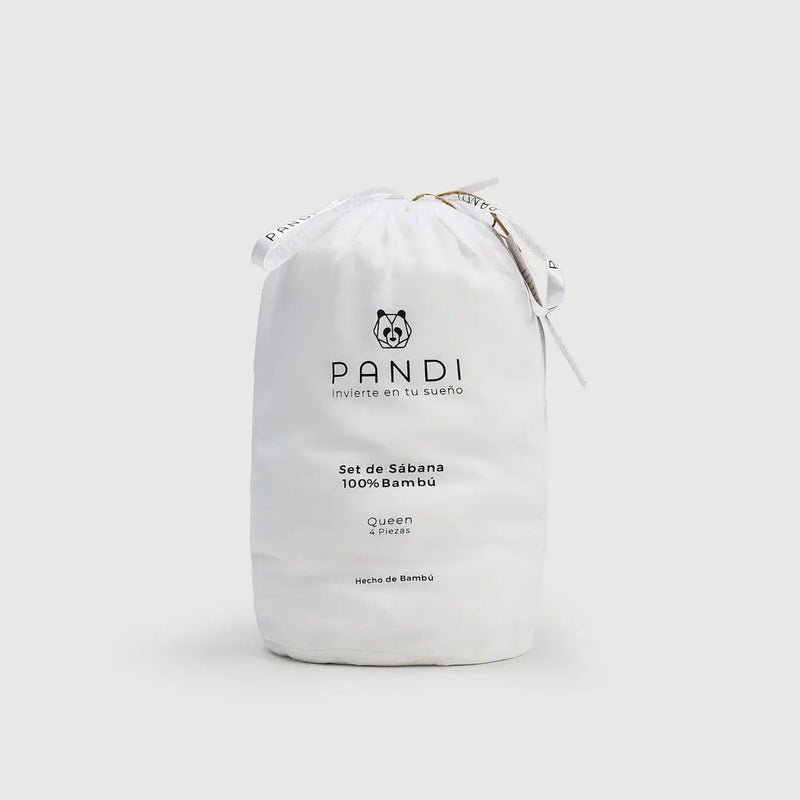 Embalaje del set de sábanas 100% bambú PANDI en color blanco, mostrando el título y detalles del producto. Ideal para regalar o almacenar.