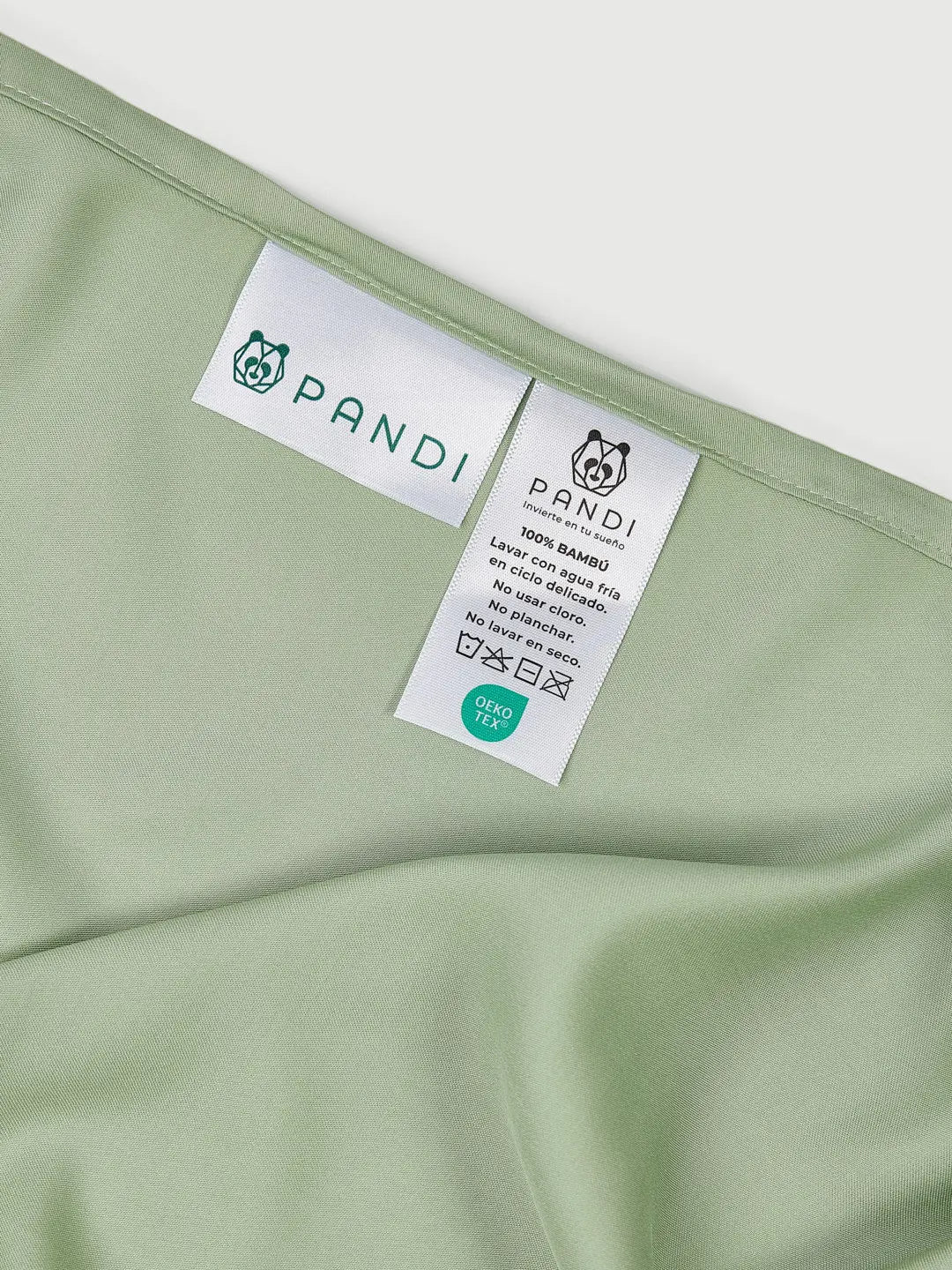 Etiqueta del Set de Sábanas 100% Bambú de PANDI, mostrando características de cuidado y sostenibilidad, color verde suave.