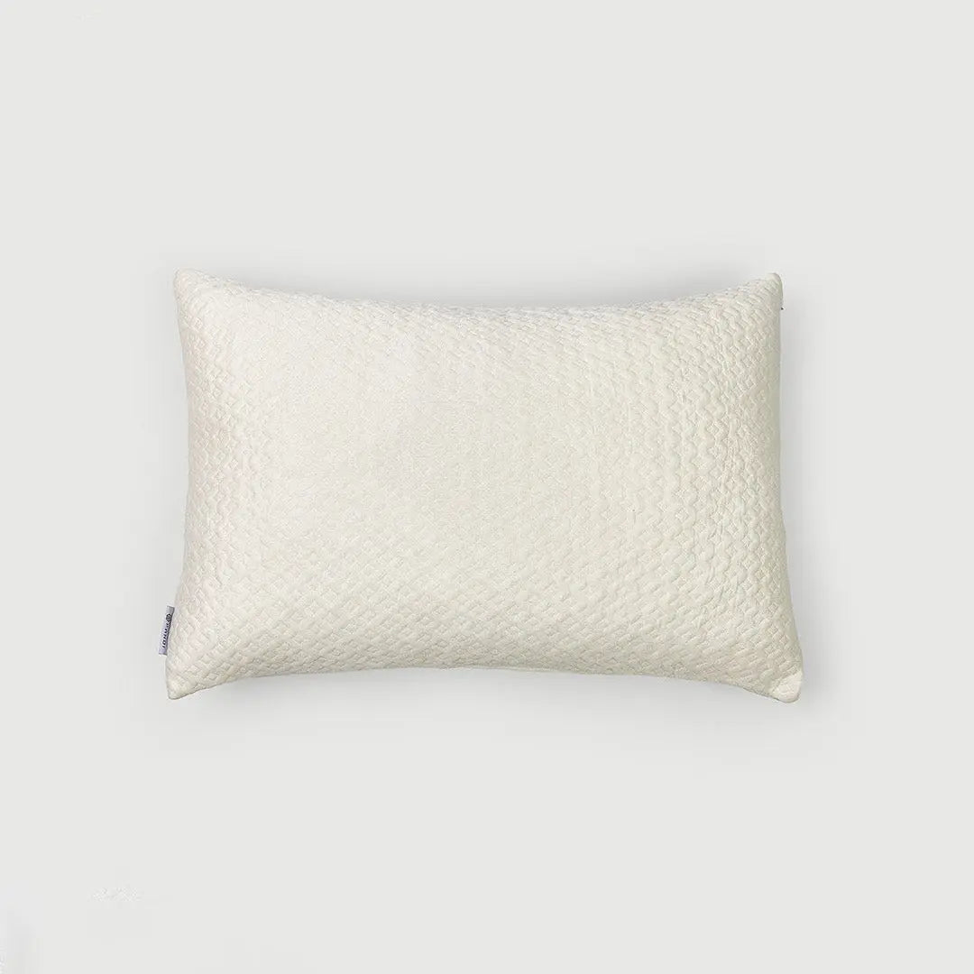 Almohada cervical ergonómica de Bambú de PANDI vista frontal, resalta su acabado y forma que promueven una postura adecuada durante el descanso.