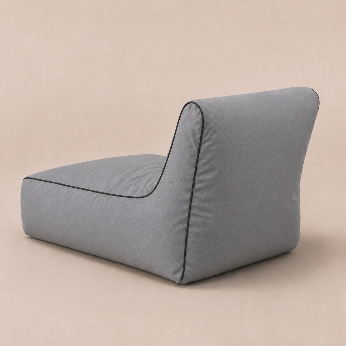 Puff exterior NubeOasis Gris Hamptons claro, vista trasera, con ribete negro