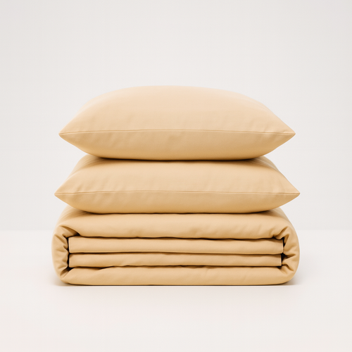 Set de Sábanas 60% Bambú - Crema de PANDI en una cama elegante, resaltando su textura suave y frescura.